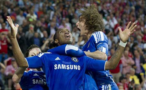 Chelsea vượt qua mọi thử thách, từ bàn thắng của Mueller cho đến quả phạt đền của Robben và sau đó là loạt luân lưu rất căng thẳng Chelsea vượt qua mọi thử thách, từ bàn thắng của Mueller cho đến quả phạt đền của Robben và sau đó là loạt luân lưu rất căng thẳng