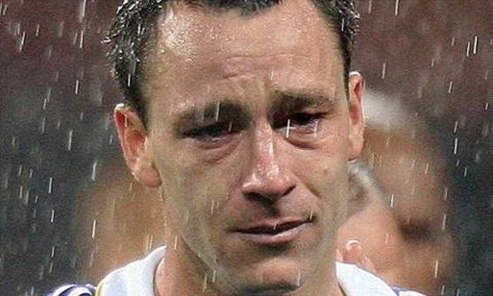 21. John Terry: Quên những chuyện scandal ngoài sân cỏ, Terry chính là một trong những hậu vệ xuất sắc nhất trong lịch sử Ngoại hạng. Anh đã có mọi danh hiệu với Chelsea trong vai trò đội trưởng, ngoại trừ Champions League. Và đau đớn hơn khi chính anh là người đã đánh mất cơ hội đó tại Luzhniki năm 2008. Năm nay Terry đã bị treo giò trong trận chung kết, mà đây có lẽ lại là cơ hội cuối cùng giành cho anh. 21. John Terry: Quên những chuyện scandal ngoài sân cỏ, Terry chính là một trong những hậu vệ xuất sắc nhất trong lịch sử Ngoại hạng. Anh đã có mọi danh hiệu với Chelsea trong vai trò đội trưởng, ngoại trừ Champions League. Và đau đớn hơn khi chính anh là người đã đánh mất cơ hội đó tại Luzhniki năm 2008. Năm nay Terry đã bị treo giò trong trận chung kết, mà đây có lẽ lại là cơ hội cuối cùng giành cho anh.