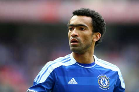 Jose Bosingwa không phải là một cầu thủ phòng ngự giỏi khi đối mặt với đối phương nhanh hơn hoặc khỏe hơn Jose Bosingwa không phải là một cầu thủ phòng ngự giỏi khi đối mặt với đối phương nhanh hơn hoặc khỏe hơn