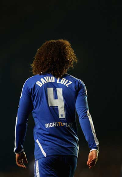 David Luiz có thể chơi trung vệ, cả hậu vệ biên lẫn tiền vệ phòng ngự David Luiz có thể chơi trung vệ, cả hậu vệ biên lẫn tiền vệ phòng ngự