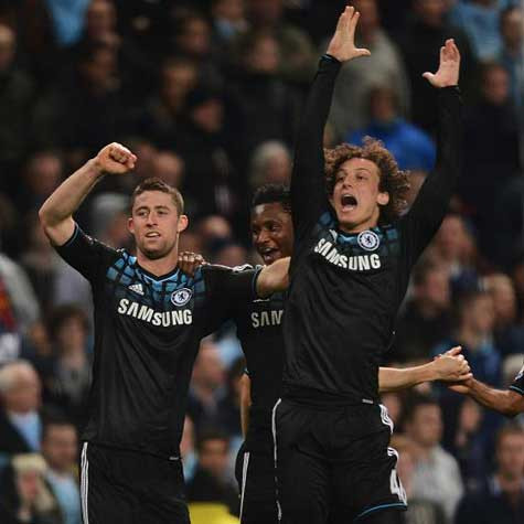 Cahill và Luiz có thể không kịp bình phục cho trận chung kết châu Âu Cahill và Luiz có thể không kịp bình phục cho trận chung kết châu Âu