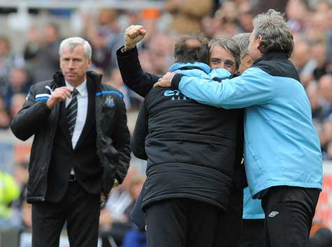 BHL Man City ăn mừng sau thắng lợi 2-0 của họ trước Newcastle