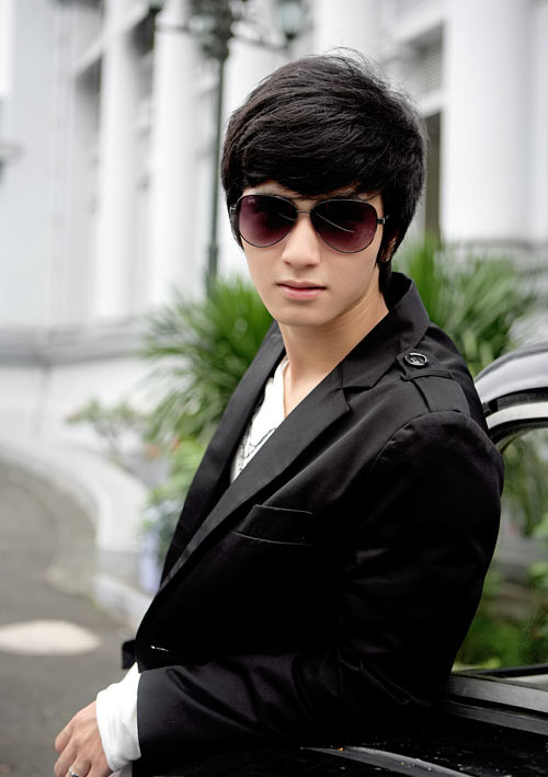 Huỳnh Anh của bây giờ trông thật khác. Huỳnh Anh của bây giờ trông thật khác.