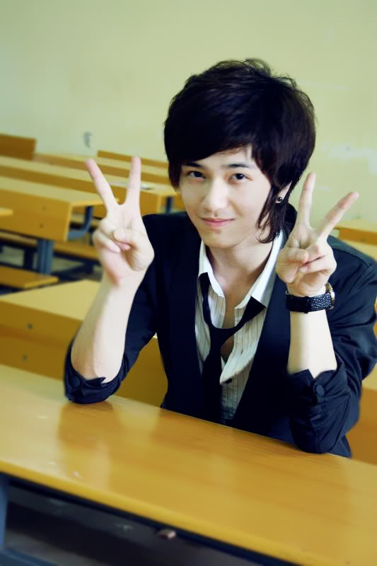 Huỳnh Anh cũng là một hot boy đến từ Hà Nội được chú ý vì gương mặt dễ thương và khá giống Hàn Quốc. Tuy không rầm rộ, nhưng Huỳnh Anh vẫn là một trong những hot boy mới sau này tích cực hoạt động và được nhiều teen Việt yêu thích. Huỳnh Anh cũng là một hot boy đến từ Hà Nội được chú ý vì gương mặt dễ thương và khá giống Hàn Quốc. Tuy không rầm rộ, nhưng Huỳnh Anh vẫn là một trong những hot boy mới sau này tích cực hoạt động và được nhiều teen Việt yêu thích.