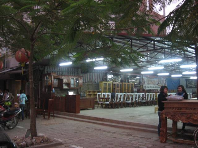 Cửa hàng đồ gỗ Hoàng Hải đã tái mở cửa vài ngày nay Cửa hàng đồ gỗ Hoàng Hải đã tái mở cửa vài ngày nay