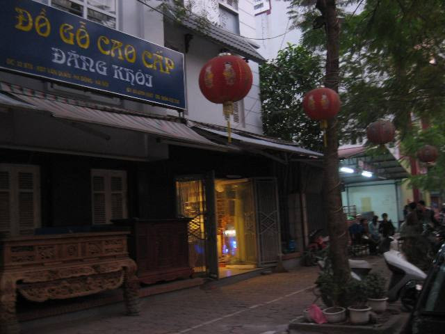 Nhưng đã được thay bằng biển hiệu của người khác Nhưng đã được thay bằng biển hiệu của người khác