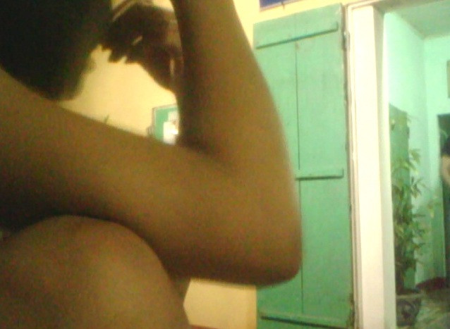 Để tìm hiểu rõ hơn về hoạt động mại dâm đang rất nhức nhối tại bãi biển Quất Lâm (Giao Thủy - Nam Định), chúng tôi đã vào ki-ốt số 5X... ở nơi "thiên đường sung sướng" này để "mục sở thị" cuốn sổ "nhật ký chấm công" của các cô gái làm "nghề" bán dâm tại đây.