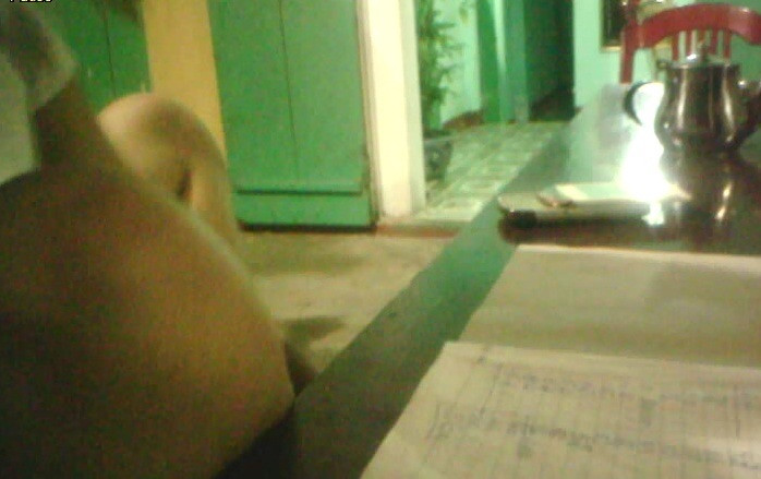 Cô nào cũng giữ cốn sổ chấm công này như giữ bảo bối cho riêng nình.