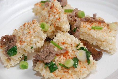 Cơm cháy cần được bảo quản nơi khô ráo, tuyệt đối tránh ẩm mốc, lúc gần ăn mới mang ra chiên giòn. Nếu chiên để qua buổi hay qua ngày cơm bị hôi dầu, ăn không ngon.