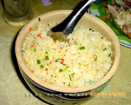 5.Cơm Ghẹ - Phú Quốc Cơm ghẹ là món ăn ngon, giàu chất đạm, vị lạ đặc trưng rất ấn tượng và cũng rất khó quên khi đặt chân đến Phú Quốc.