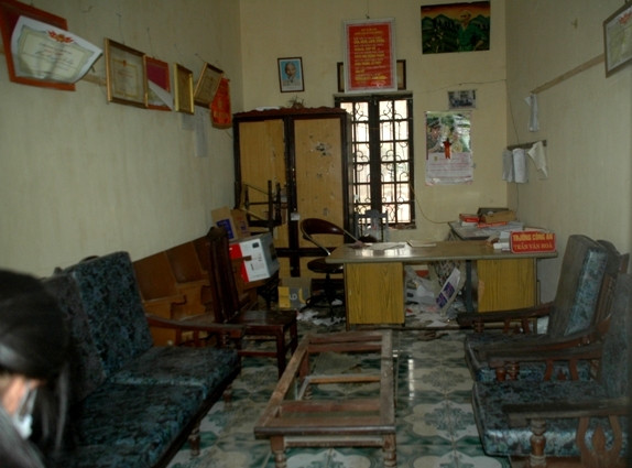 Tuy nhiên phòng làm việc vẫn còn ngổn ngang (ảnh chụp ngày 19/3) Tuy nhiên phòng làm việc vẫn còn ngổn ngang (ảnh chụp ngày 19/3)