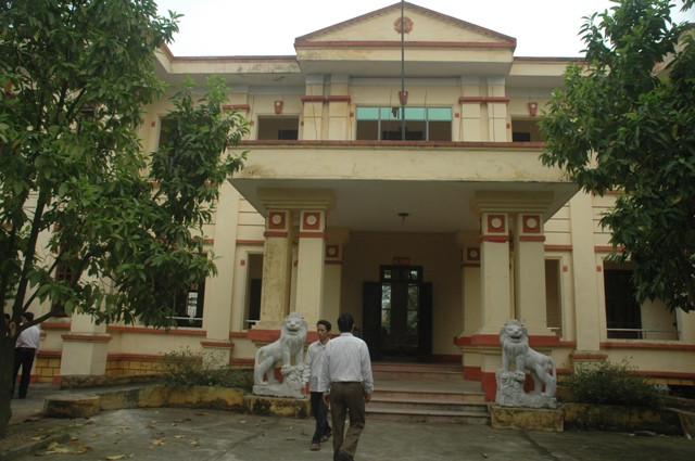 Hoạt động của UBND xã Tự Lập sau 1 tuần bị đập phá đã làm việc bình thường (ảnh chụp ngày 19/3) Hoạt động của UBND xã Tự Lập sau 1 tuần bị đập phá đã làm việc bình thường (ảnh chụp ngày 19/3)