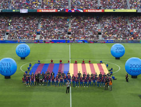 Barca tranh thủ khoe các chiến công.