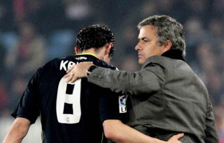 Mourinho nâng niu Kaka; ruồng rẫy Gago, Drenthe ảnh 1 Mourinho nâng niu Kaka; ruồng rẫy Gago, Drenthe ảnh 1