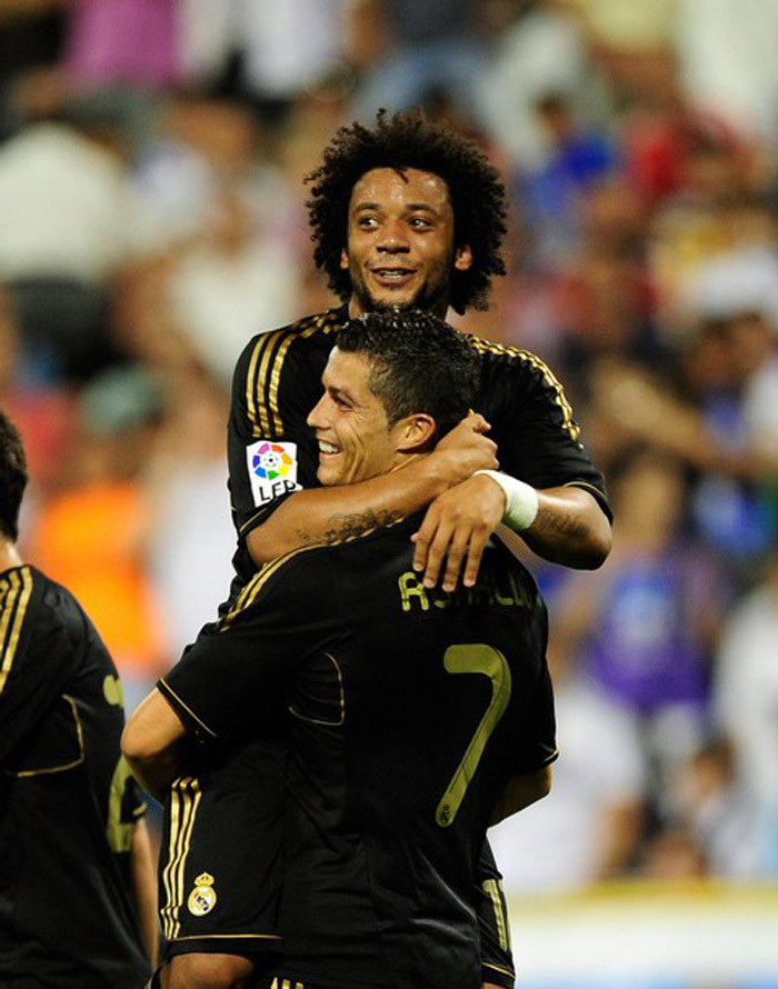 Cứ thế, bàn thắng liên tục đến. Cứ thế, bàn thắng liên tục đến.