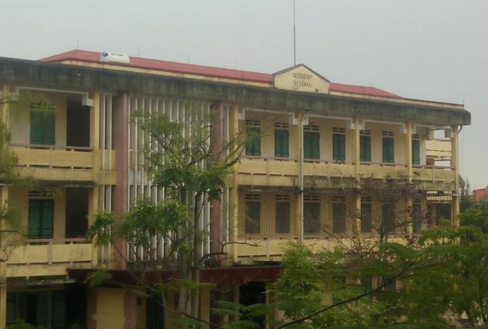 Trường trung học phổ thông Tây Tiền Hải _ nơi thầy Đ. công tác. Ảnh: Nhân Minh. Trường trung học phổ thông Tây Tiền Hải _ nơi thầy Đ. công tác. Ảnh: Nhân Minh.