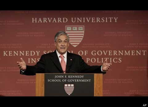 Không thể phủ nhận một điều rằng Harvard là một trong số những tên tuổi được biết đến nhiều nhất trên thế giới, vì thế một đội ngũ giảng viên ấn tượng cũng không phải là điều khó hiểu ở ngôi trường này. Trong số đó có nhà bình luận chính trị kiêm luật sư quốc phòng Alan Dershowitz – giảng viên môn Luật. Lawrence Lessig – nhà hoạt động chính trị và Henry Louis Gates – giám đốc Viện Văn hóa Châu Phi và Mỹ Phi W.E.B Du Bois cũng là 2 trong số những giảng viên có tiếng của trường này. Cận cảnh Trường Đại học dành riêng cho nữ giới lớn nhất thế giới Chùm ảnh: Ký túc xá "độc nhất vô nhị" trên thế giới