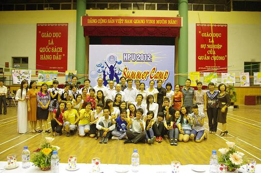 Chụp ảnh lưu niệm cuối chương trình