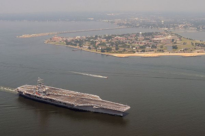 Norfolk (20/6/2012): Tàu sân bay USS Dwight D. Eisenhower (CVN 69) rời căn cứ hải quân tại Norfolk (Virginia) để đến khu vực vùng Vịnh. Nhóm tàu sân bay hạt nhân Eisenhower sẽ tham gia vào các hoạt động bảo đảm an ninh trên các vùng biển trong khu vực. Nhóm tàu sân bay này sẽ cung cấp các máy bay chiến đấu để hỗ trợ trên không cho quân đội NATO ở Afghanistan và các hoạt động chống lại cướp biển. Norfolk (20/6/2012): Tàu sân bay USS Dwight D. Eisenhower (CVN 69) rời căn cứ hải quân tại Norfolk (Virginia) để đến khu vực vùng Vịnh. Nhóm tàu sân bay hạt nhân Eisenhower sẽ tham gia vào các hoạt động bảo đảm an ninh trên các vùng biển trong khu vực. Nhóm tàu sân bay này sẽ cung cấp các máy bay chiến đấu để hỗ trợ trên không cho quân đội NATO ở Afghanistan và các hoạt động chống lại cướp biển.