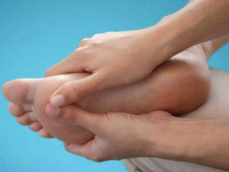 9 tổn thương chân báo động mỡ máu cao ảnh 1