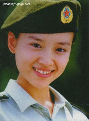 Người đẹp Sơn Đông được biết đến với vẻ đẹp thành thuần, tinh khiết nhất trong số những "Miêu nữ lang" của Trương Nghệ Mưu. Người đẹp Sơn Đông được biết đến với vẻ đẹp thành thuần, tinh khiết nhất trong số những "Miêu nữ lang" của Trương Nghệ Mưu.