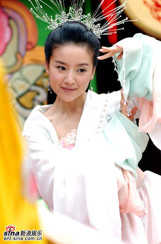 Vẻ đẹp của "Chúc Anh Đài" cùng tài nghệ múa xuất chúng một lần nữa chinh phục được khán giả màn ảnh. Vẻ đẹp của "Chúc Anh Đài" cùng tài nghệ múa xuất chúng một lần nữa chinh phục được khán giả màn ảnh.