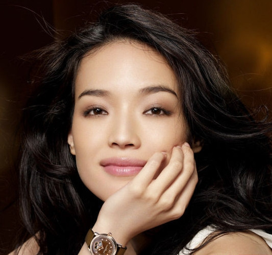 Vẻ đẹp quyến rũ với gương mặt hiện đại của Thư Kỳ.