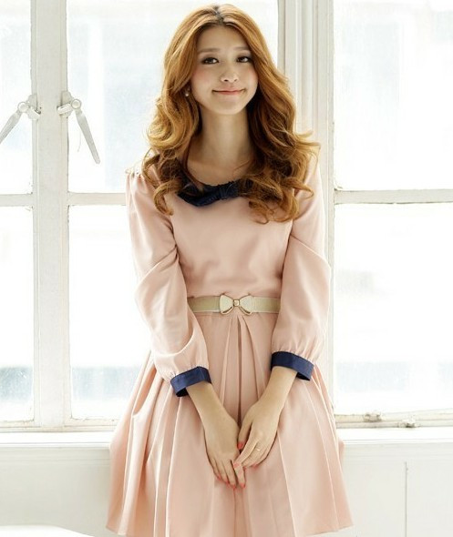 Màu hồng nhạt trang nhã, thanh lịch cùng điểm nhấn ở vòng eo càng giúp bạn gái thêm nổi bật. Màu hồng nhạt trang nhã, thanh lịch cùng điểm nhấn ở vòng eo càng giúp bạn gái thêm nổi bật.