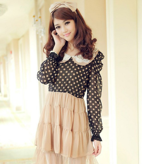 Sành điệu với váy liền thân hai phần. Sành điệu với váy liền thân hai phần.