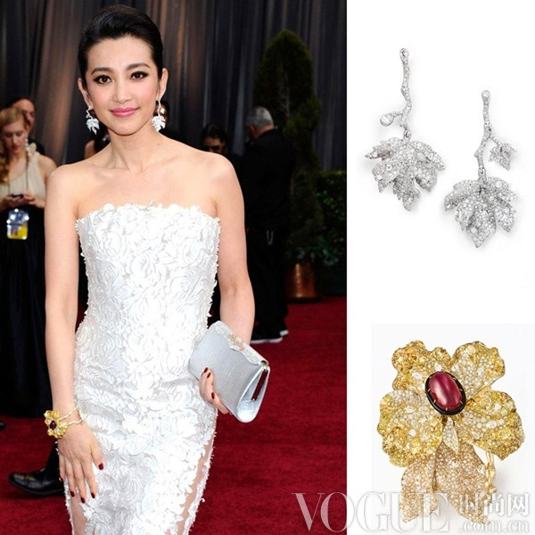 Lý Băng Băng cũng diện váy trắng và bộ trang sức của nhãn hiệu CINDY CHAO. Lý Băng Băng cũng diện váy trắng và bộ trang sức của nhãn hiệu CINDY CHAO.