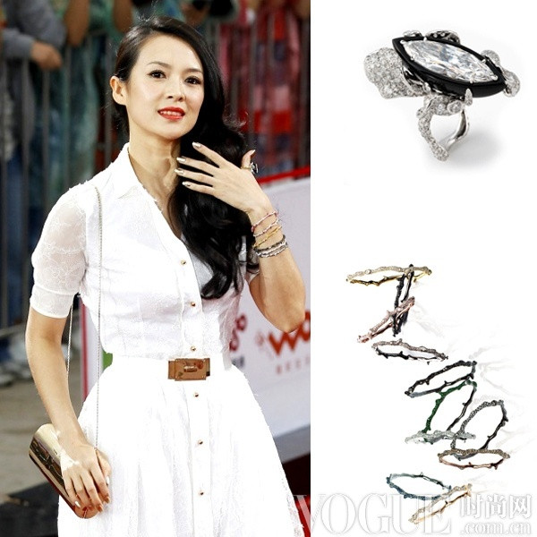 Chương Tử Di mặc váy ngắn cùng bộ trang sức CINDY CHAO từ nhẫn đến vòng tay. Chương Tử Di mặc váy ngắn cùng bộ trang sức CINDY CHAO từ nhẫn đến vòng tay.