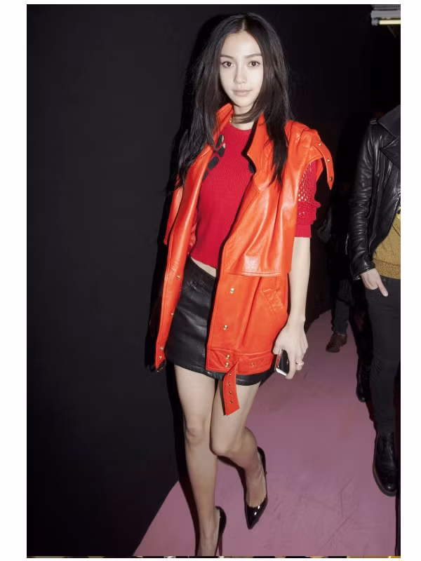 Ngoại trừ vấn đề phẫu thuật môi ra thì khuôn mặt của người đẹp khá hoàn hảo.