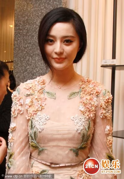 Khuôn mặt thường ngày sau khi trang điểm rất gợi cảm và xinh đẹp. Ảnh: ET.21CN