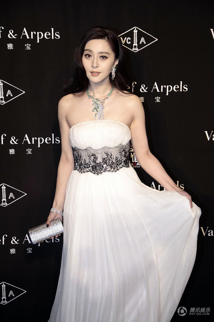 Mặt xinh, cằm nhọn, mắt to, mũi cao. Ảnh: QQ Mặt xinh, cằm nhọn, mắt to, mũi cao. Ảnh: QQ