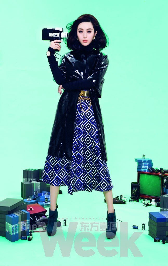 Từ khuôn mặt đến dáng người chỉ như một ma nơ canh hoàn toàn không thể hiện được thần thái riêng của người đẹp họ Phạm. Từ khuôn mặt đến dáng người chỉ như một ma nơ canh hoàn toàn không thể hiện được thần thái riêng của người đẹp họ Phạm.