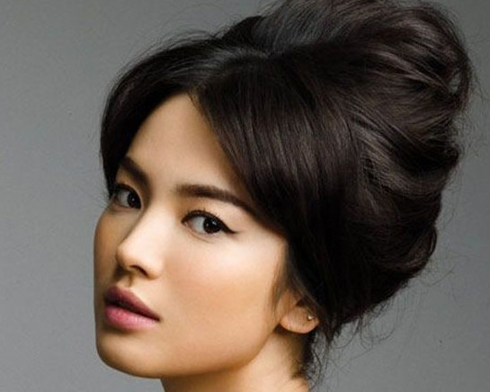 ... Và sau khi trang điểm đã đánh mất hết những vẻ đẹp trời ban cho cô.