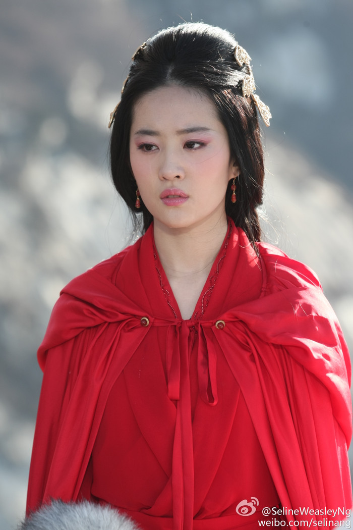 Danh hiệu "Mỹ nữ cô trang" hoàn toàn xứng đáng với vẻ đẹp trời ban thanh lệ, thoát tục của người đẹp Lưu Diệc Phi.