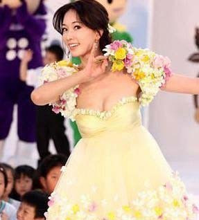 Lâm Chí Linh quá "đỏm dáng". Lâm Chí Linh quá "đỏm dáng".