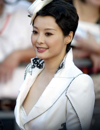 Nhìn Viên Lập thiếu sang trọng và tinh tế. Nhìn Viên Lập thiếu sang trọng và tinh tế.