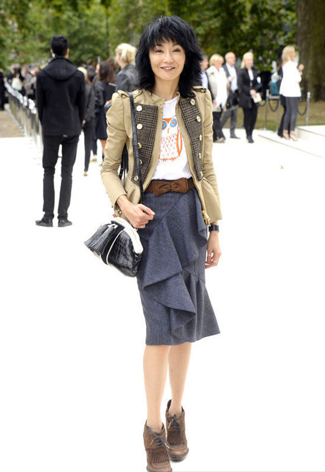 Chân tay và cả dáng người đều "teo" lại, khuôn mặt cũng hóp vào khiến vẻ đẹp ngày nào giờ đã không còn nữa. Chân tay và cả dáng người đều "teo" lại, khuôn mặt cũng hóp vào khiến vẻ đẹp ngày nào giờ đã không còn nữa.