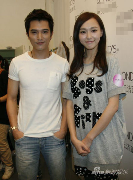 Khưu Trạch ngoài vai trò là diễn viên còn là một tay đua xe chuyên nghiệp. Trước đây khi tin hai người hẹn họ chưa "vỡ lỡ", mọi người đã bắt gặp anh chàng Khưu Trạch dán hình của Đường Yên trong xe đua để làm "nữ thần may mắn", và đã từng thừa nhận có lần gặp tai nạn vì không dán hình của Đường Yên. Khưu Trạch ngoài vai trò là diễn viên còn là một tay đua xe chuyên nghiệp. Trước đây khi tin hai người hẹn họ chưa "vỡ lỡ", mọi người đã bắt gặp anh chàng Khưu Trạch dán hình của Đường Yên trong xe đua để làm "nữ thần may mắn", và đã từng thừa nhận có lần gặp tai nạn vì không dán hình của Đường Yên.