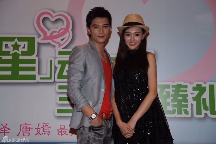 Có tin đồn rằnơcsau khi quay xong “Ba thiên kim nhà họ Hạ”, Khưu Trạch và Đường Yên đã ra mắt gia đình hai bên, hai người đã đến Ủy ban nhân dân địa phương nơi ở của Đường Yên để đăng ký kết hôn. Bởi vậy ngay cả những người bạn thân nhất cũng không hề hay biết về thông tin này, gia đình hai bên chỉ làm một bữa cơm thân mật để chúc mừng cho đôi trẻ.