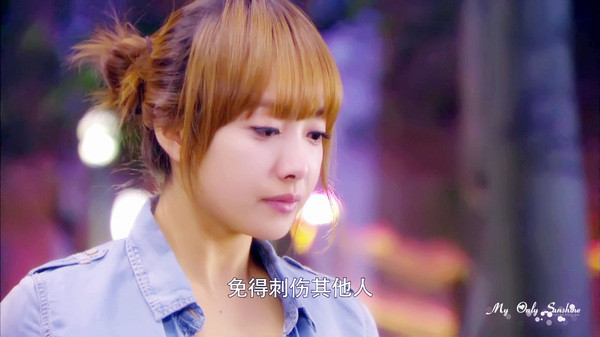 Trong những tập phát sóng gần đây của bộ phim "When Love Walked In" Victoria lại chinh phục khán giả bởi những phân cảnh khóc của mình. Trong những tập phát sóng gần đây của bộ phim "When Love Walked In" Victoria lại chinh phục khán giả bởi những phân cảnh khóc của mình.