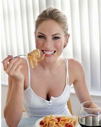 6. Nên hạn chế chọn ít thức ăn. Lựa chọn thức ăn càng nhiều thì chúng ta sẽ có một suy nghĩ chung là ăn hết những thứ đó, như vậy lấy nhiều ăn nhiều sẽ khiến chất dinh dưỡng trong cơ thể dư thừa, tích tụ thành chất béo.