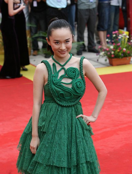 Hoắc Tư Yến diện bộ váy xanh cuốn dây quá thô.