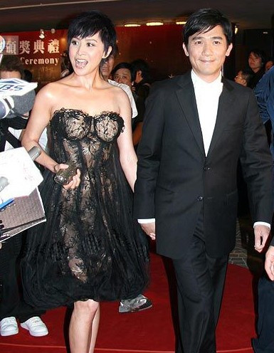 Bộ đồ ren phản cảm của Lưu Gia Linh.