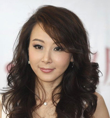 Nhiều người không hiểu vì sao gọi Tiêu Tường là "đệ nhất mỹ nữ Đài Loan" trong lúc gương mặt của cô bị lệch rất rõ ở phần cằm, hai gò má lại rất cao. Nhiều người không hiểu vì sao gọi Tiêu Tường là "đệ nhất mỹ nữ Đài Loan" trong lúc gương mặt của cô bị lệch rất rõ ở phần cằm, hai gò má lại rất cao.