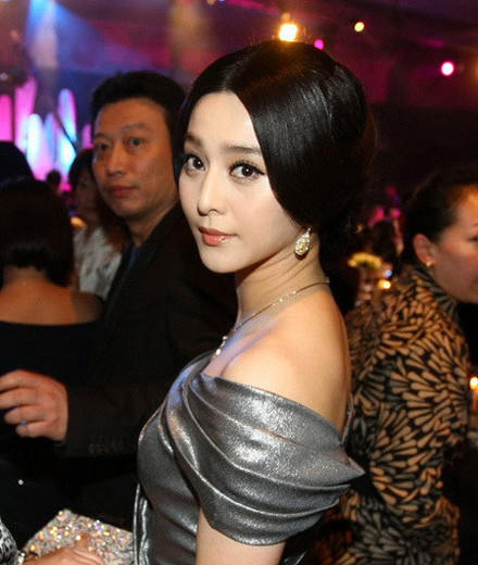 Đồng thời những lớp mỡ ở vùng cổ cũng tăng lên theo tỉ lệ thuận. Đồng thời những lớp mỡ ở vùng cổ cũng tăng lên theo tỉ lệ thuận.