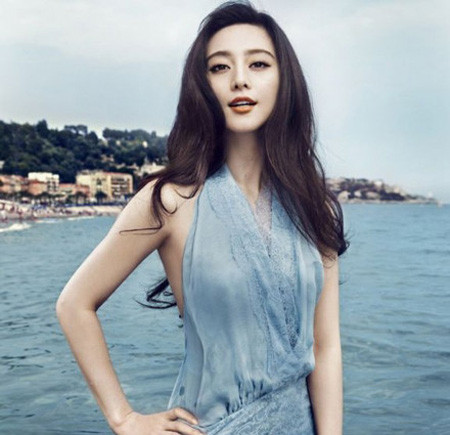 Ai cũng biết Phạm Băng Băng sở hữu một khuôn mặt đẹp, nhưng nếu quá gầy khuôn mặt của cô sẽ biến thành hình chữ V với chiếc cằm quá nhọn gây mất cân đối. Ai cũng biết Phạm Băng Băng sở hữu một khuôn mặt đẹp, nhưng nếu quá gầy khuôn mặt của cô sẽ biến thành hình chữ V với chiếc cằm quá nhọn gây mất cân đối.