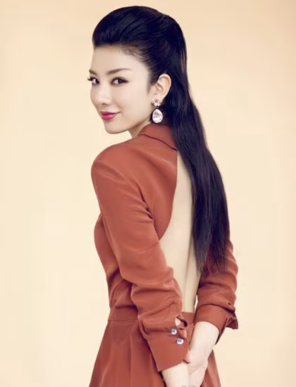 Do đó mỗi khi chụp ảnh góc chụp yêu thích nhất của cô chính là chụp nghiêng để che được khuyết điểm ở mũi. Do đó mỗi khi chụp ảnh góc chụp yêu thích nhất của cô chính là chụp nghiêng để che được khuyết điểm ở mũi.